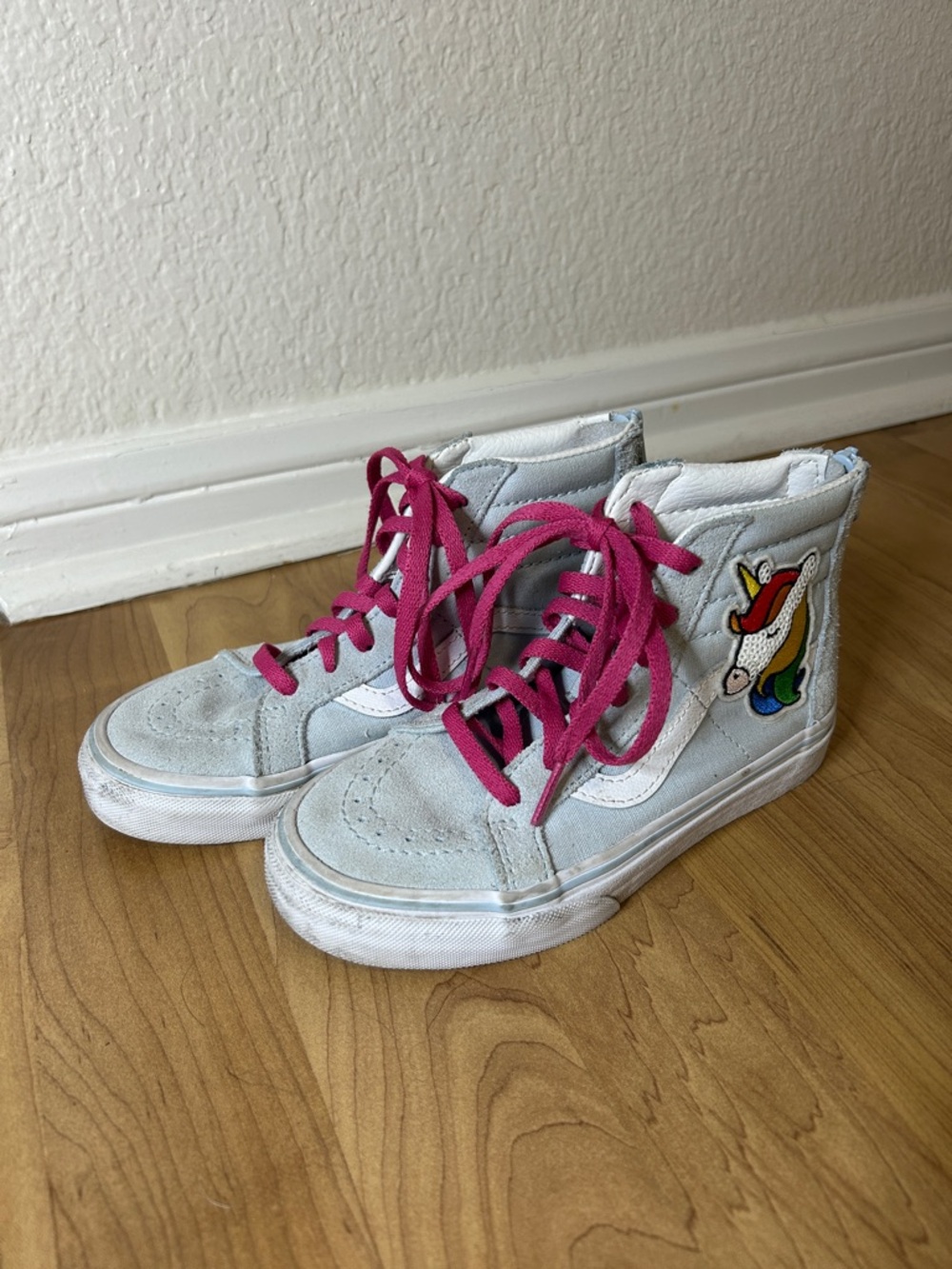 Vans Kids Light Blue High-Top Sneakers with Pink Laces and Sequin Unicorn Patch
